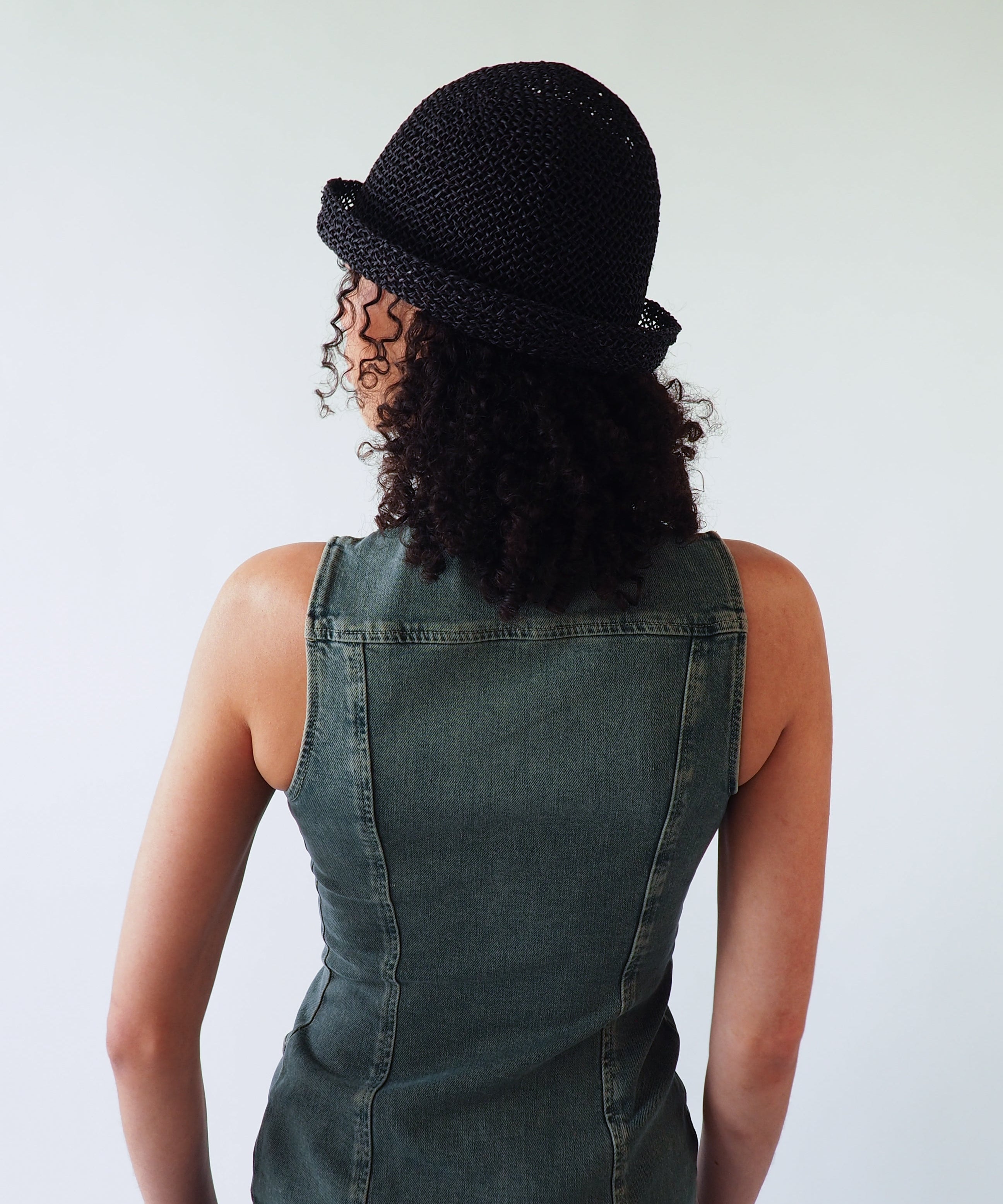 Crown Hat in Black Seagrass - CLYDE