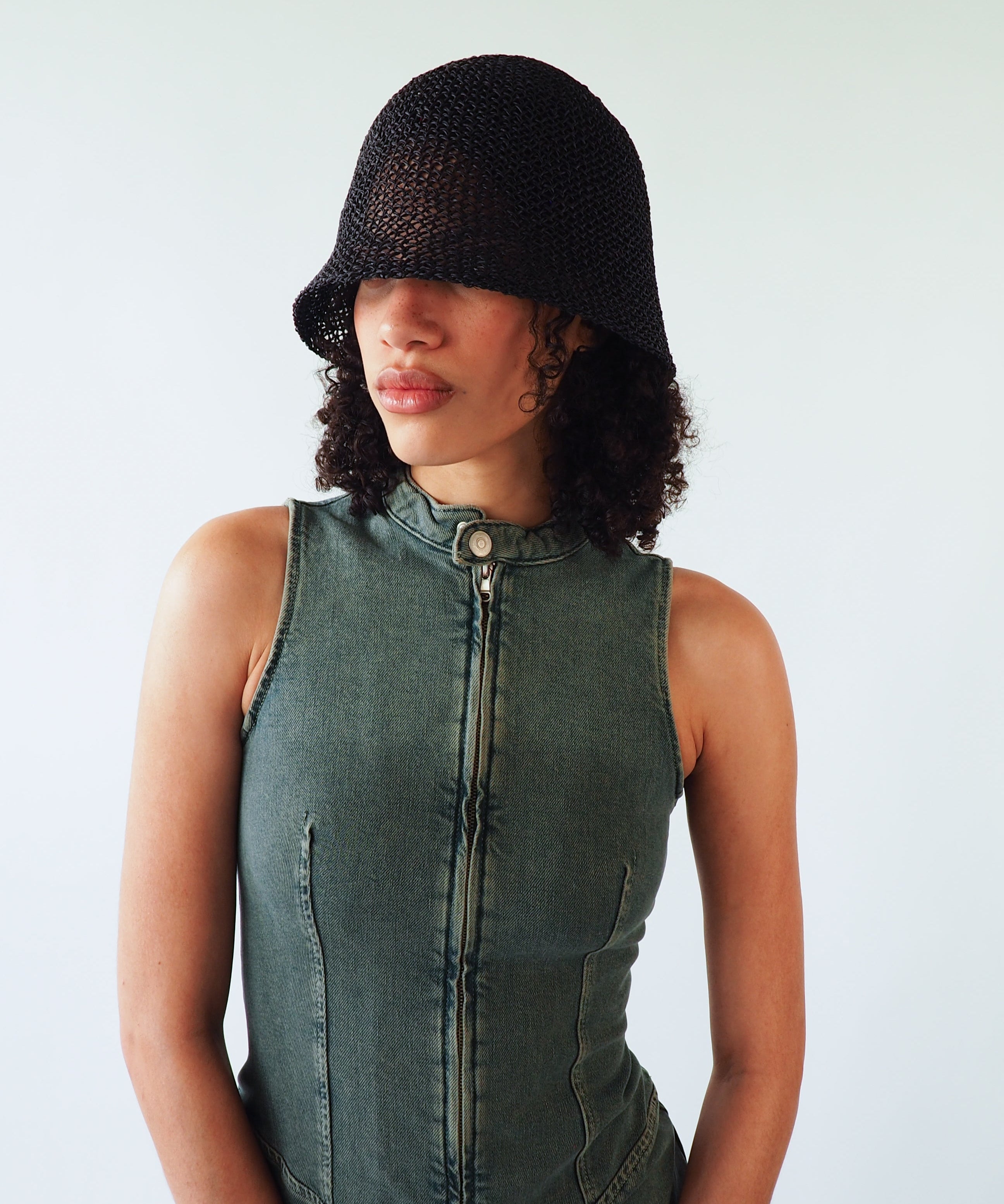 Crown Hat in Black Seagrass - CLYDE