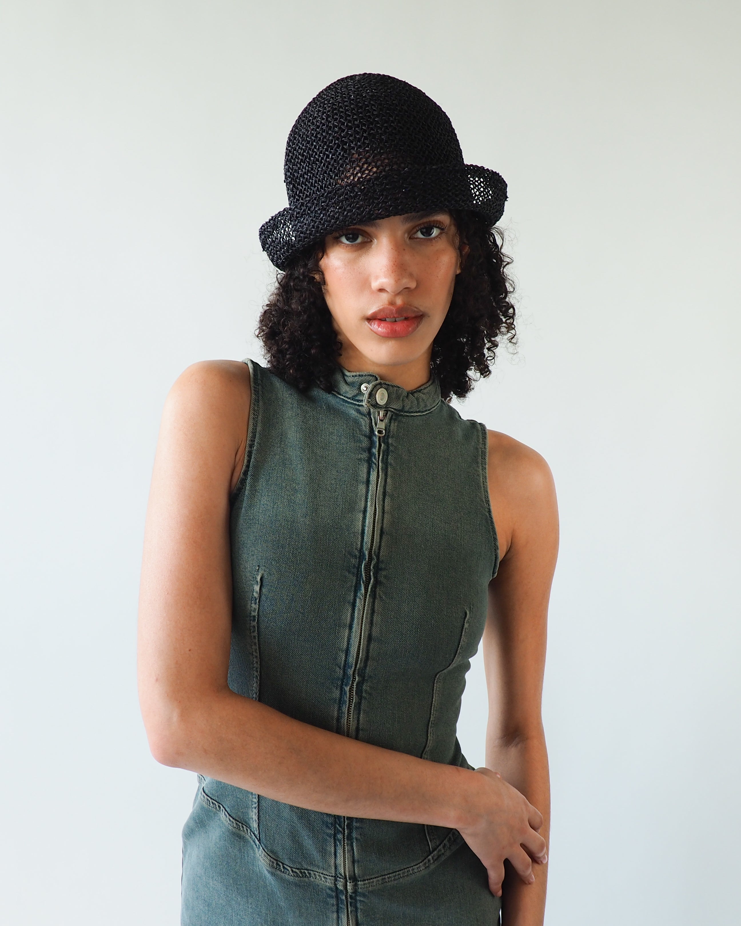 Crown Hat in Black Seagrass - CLYDE