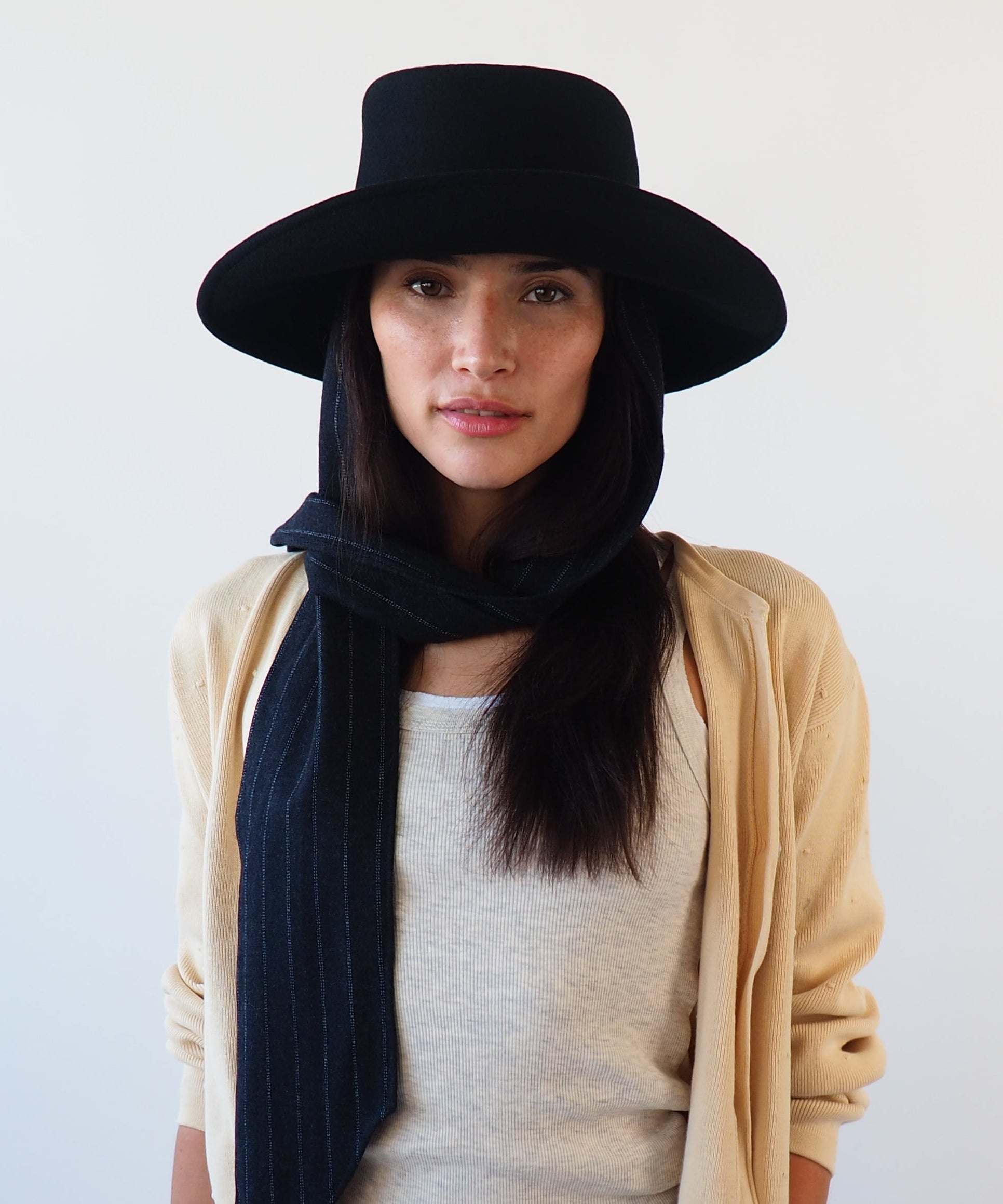 Gambler Hat in Black Wool w. Pinstripe Scarf - CLYDE