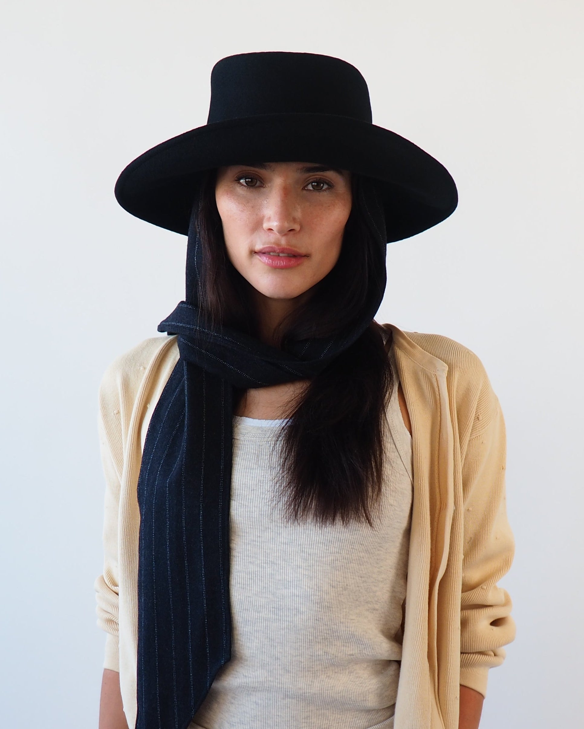 Gambler Hat in Black Wool w. Pinstripe Scarf - CLYDE