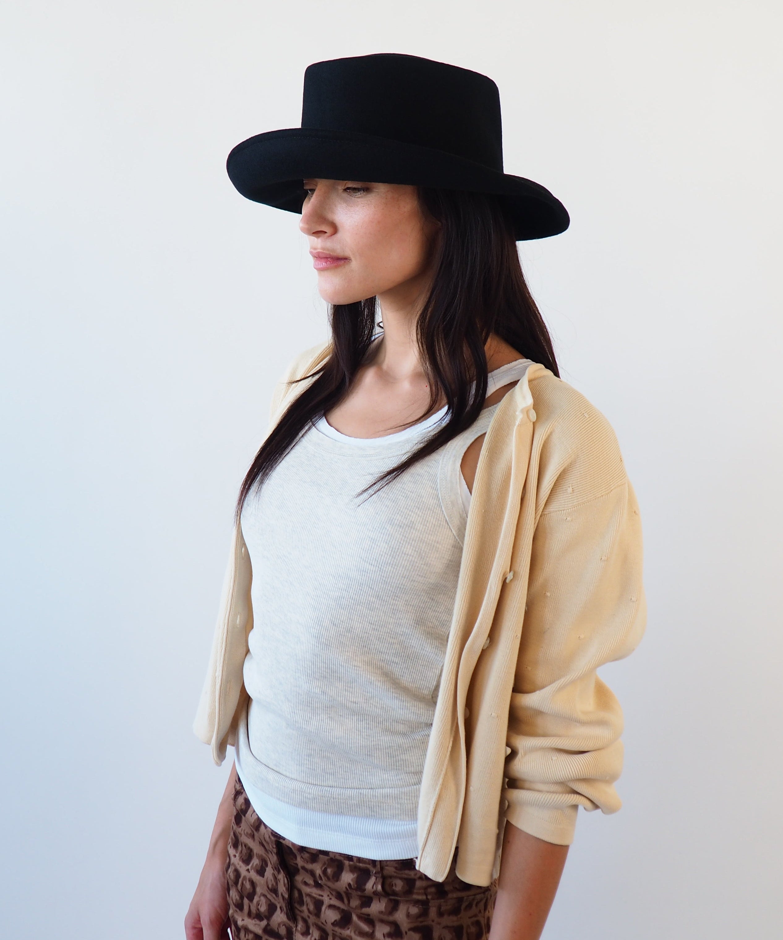 Gambler Hat in Black Wool w. Pinstripe Scarf - CLYDE