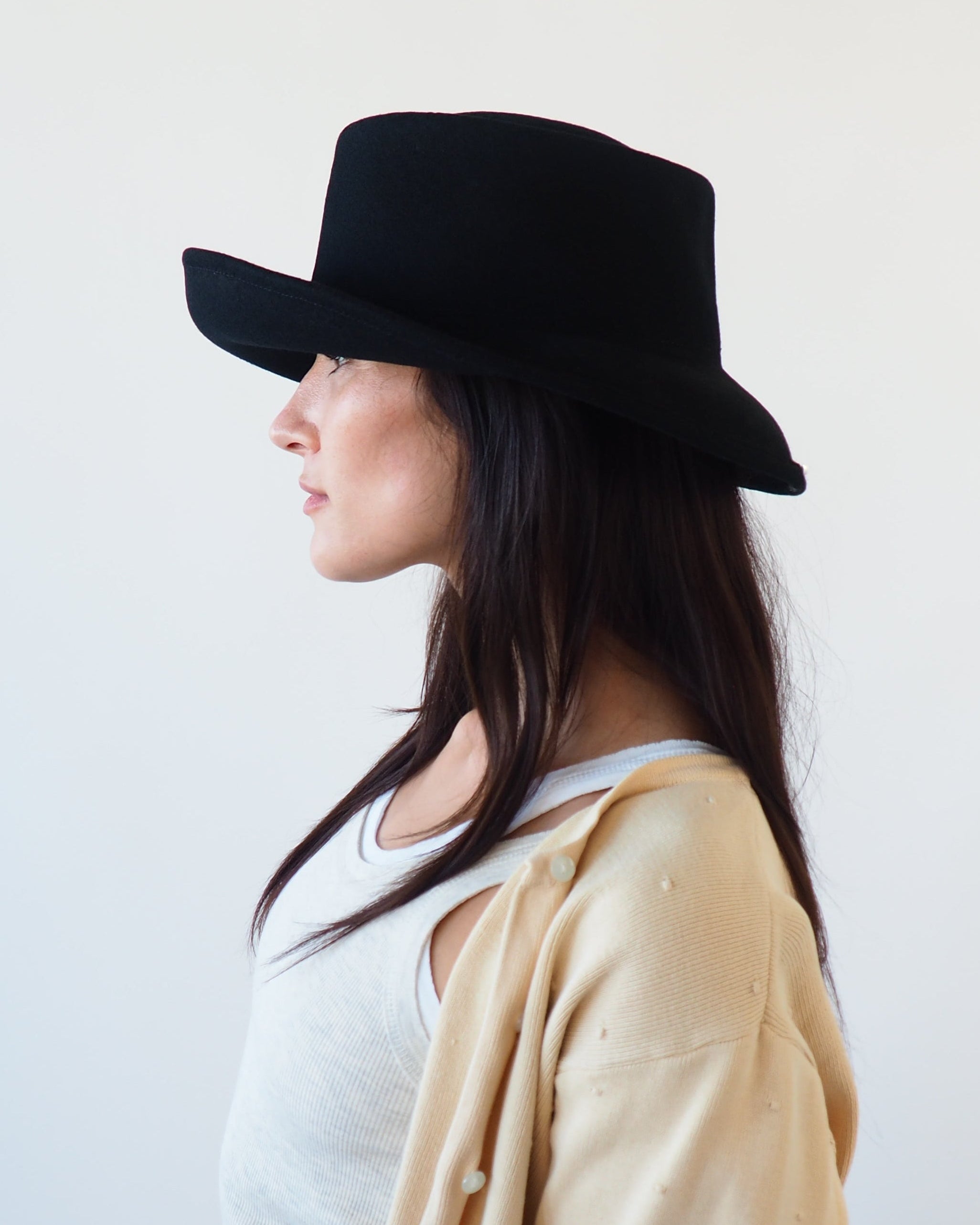 Gambler Hat in Black Wool w. Pinstripe Scarf - CLYDE