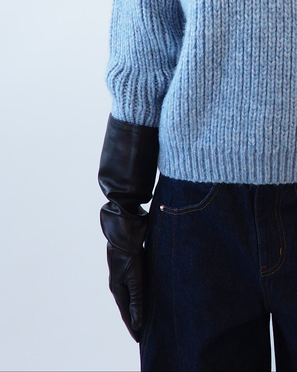 Gauntlet Gloves in Black Nappa Lambskin - CLYDE