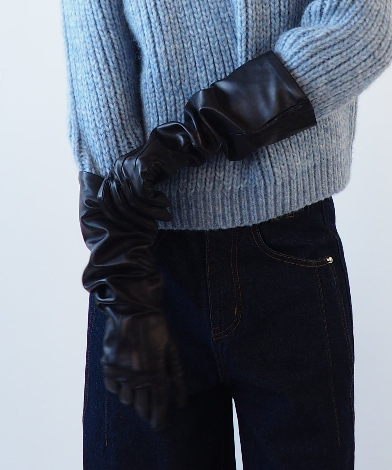 Gauntlet Gloves in Black Nappa Lambskin - CLYDE