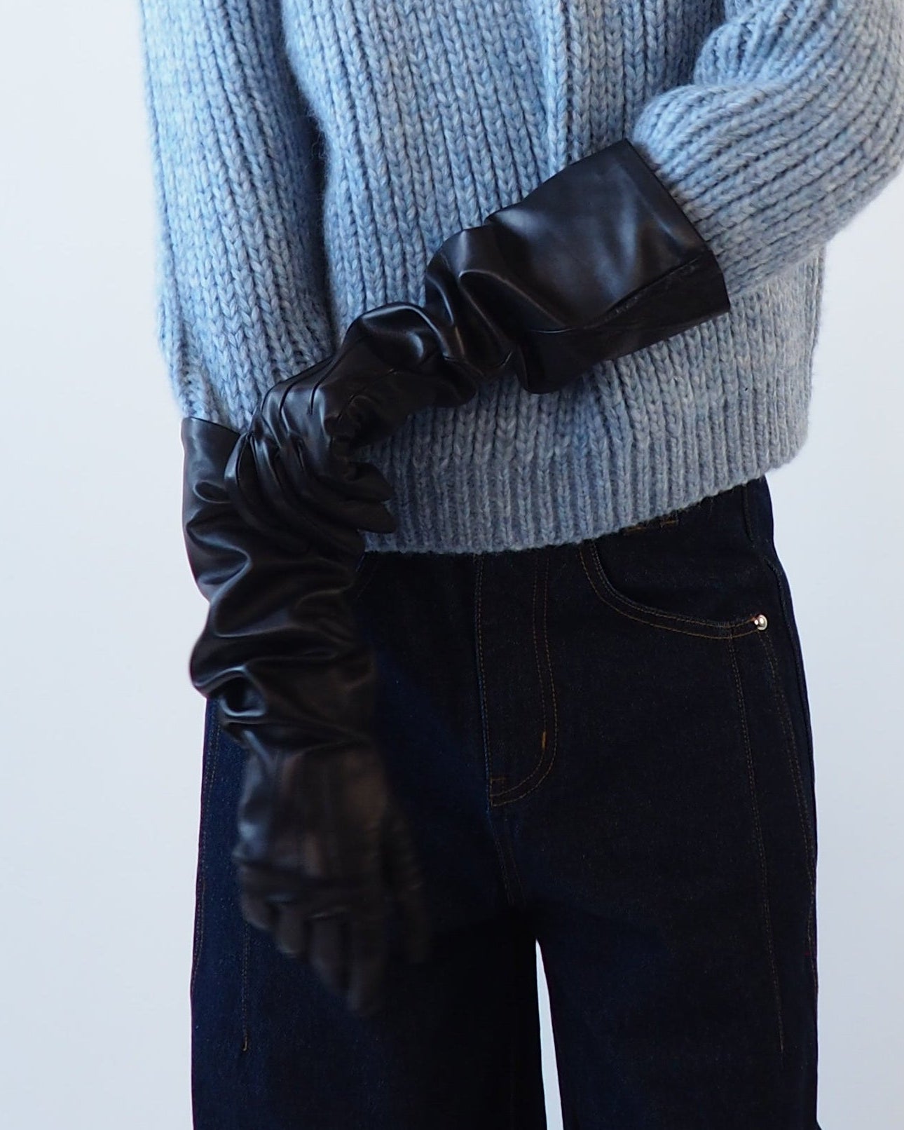 Gauntlet Gloves in Black Nappa Lambskin - CLYDE