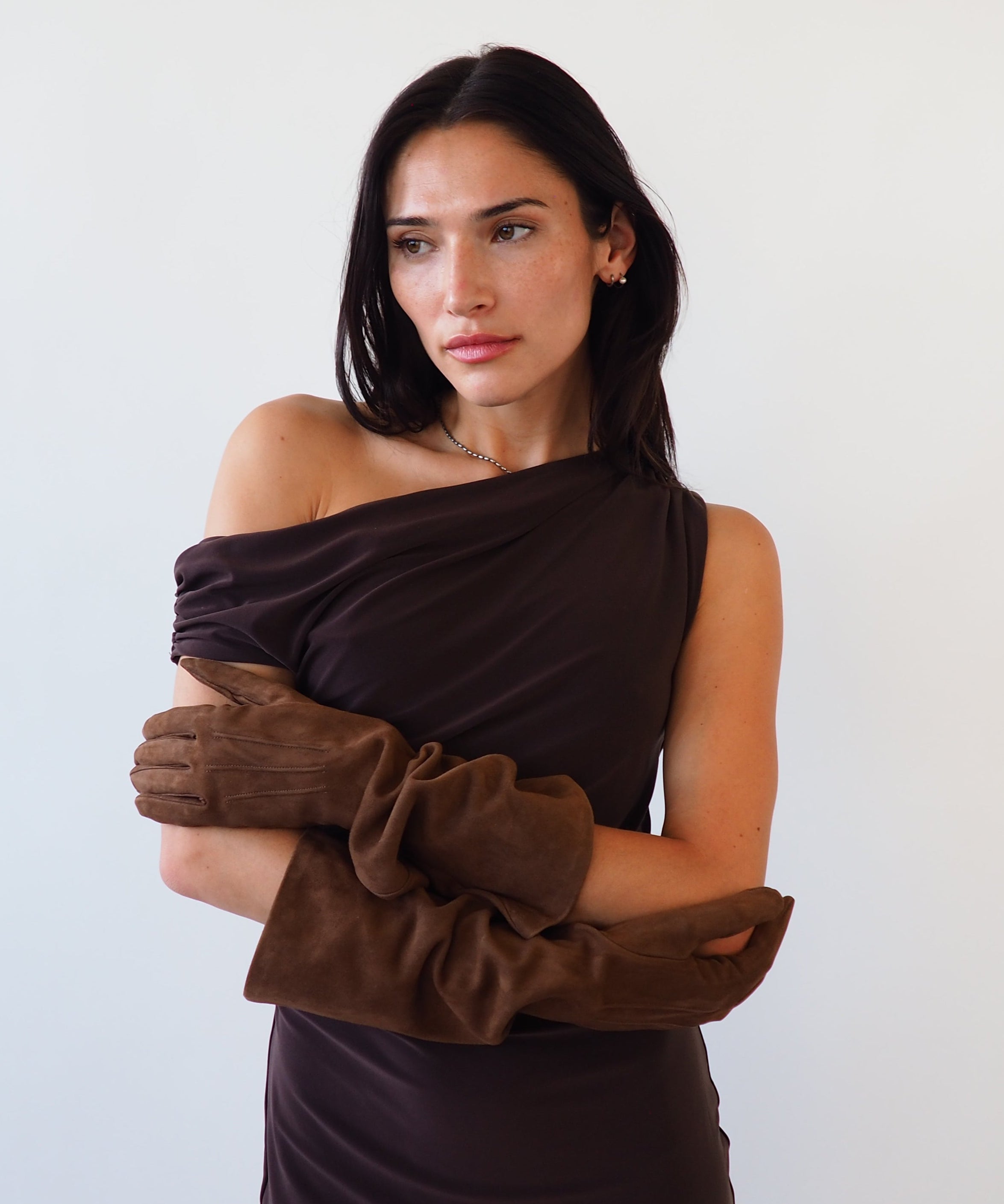 Gauntlet Gloves in Fawn Suede Lambskin - CLYDE