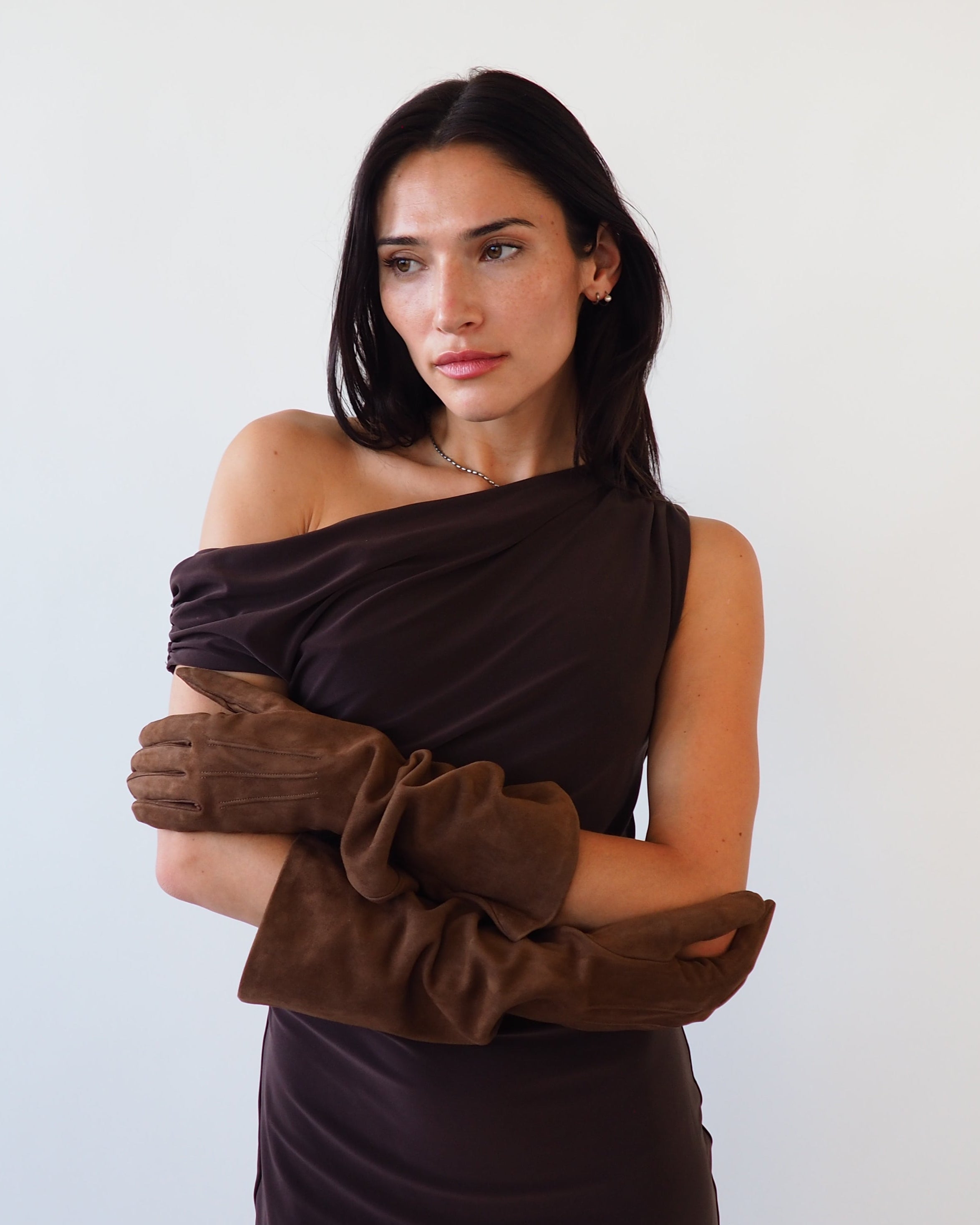 Gauntlet Gloves in Fawn Suede Lambskin - CLYDE