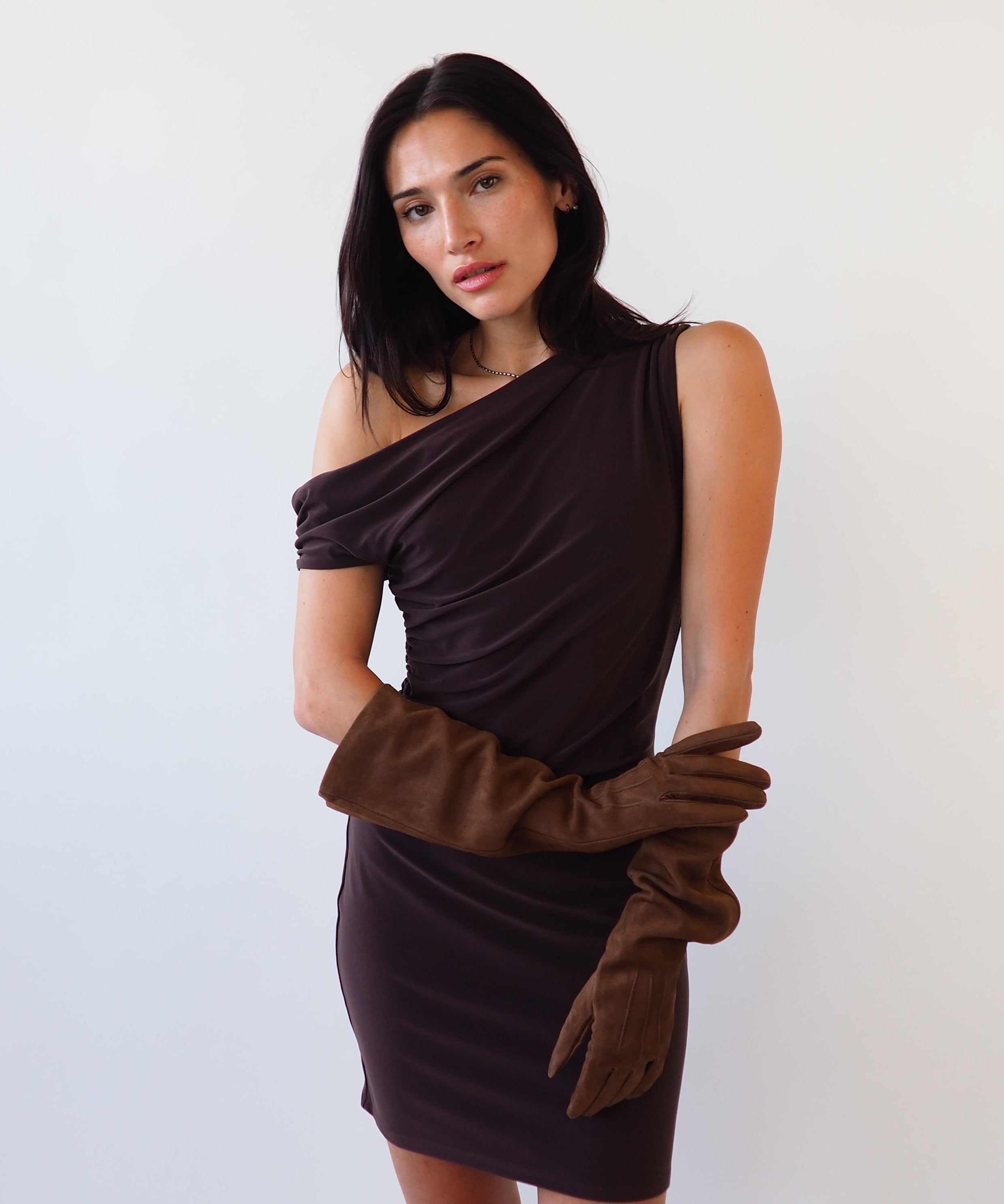 Gauntlet Gloves in Fawn Suede Lambskin - CLYDE