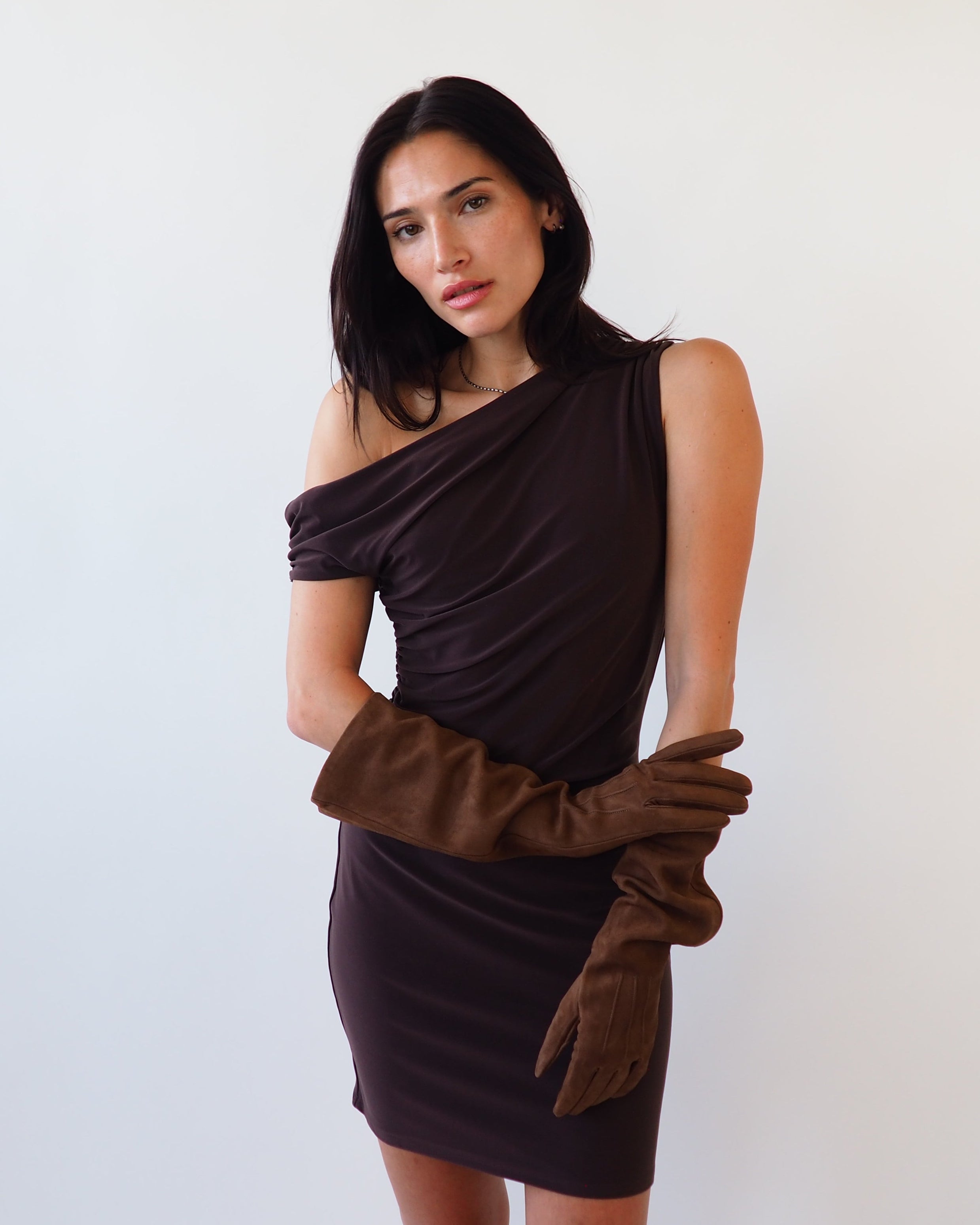 Gauntlet Gloves in Fawn Suede Lambskin - CLYDE