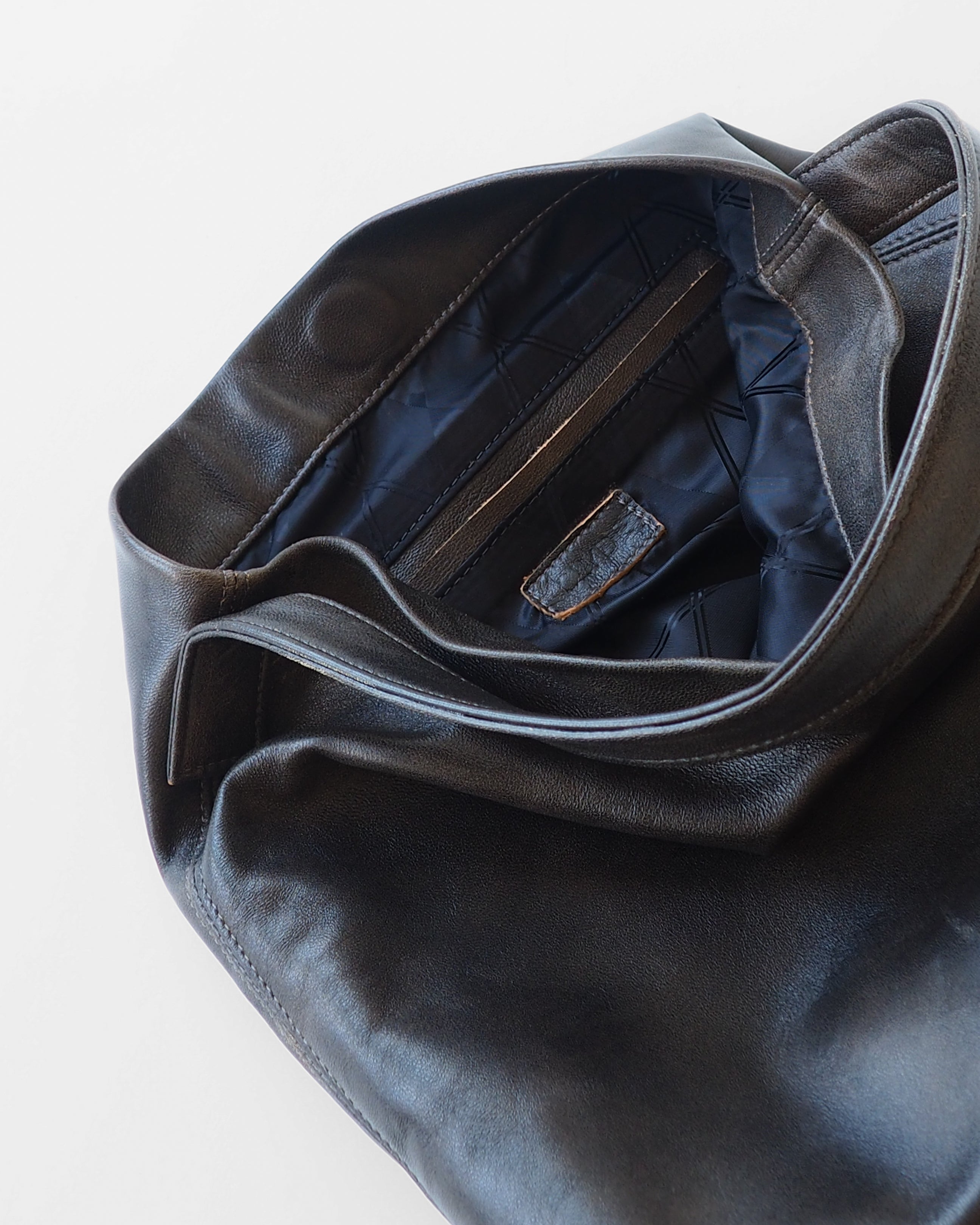 Kessel Bag in Castor Lamb Leather - CLYDE