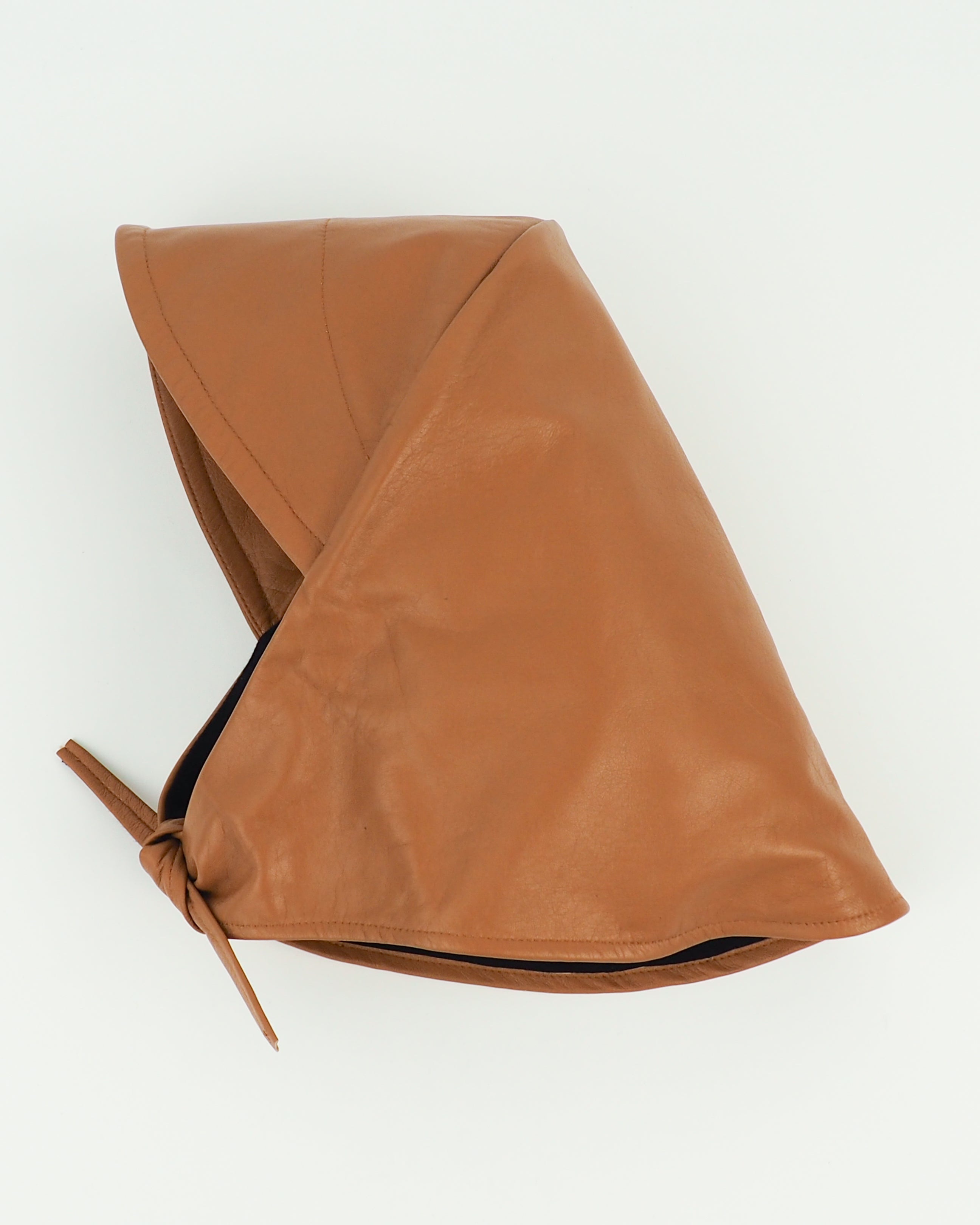 Bonnet in Tan Lambskin - CLYDE