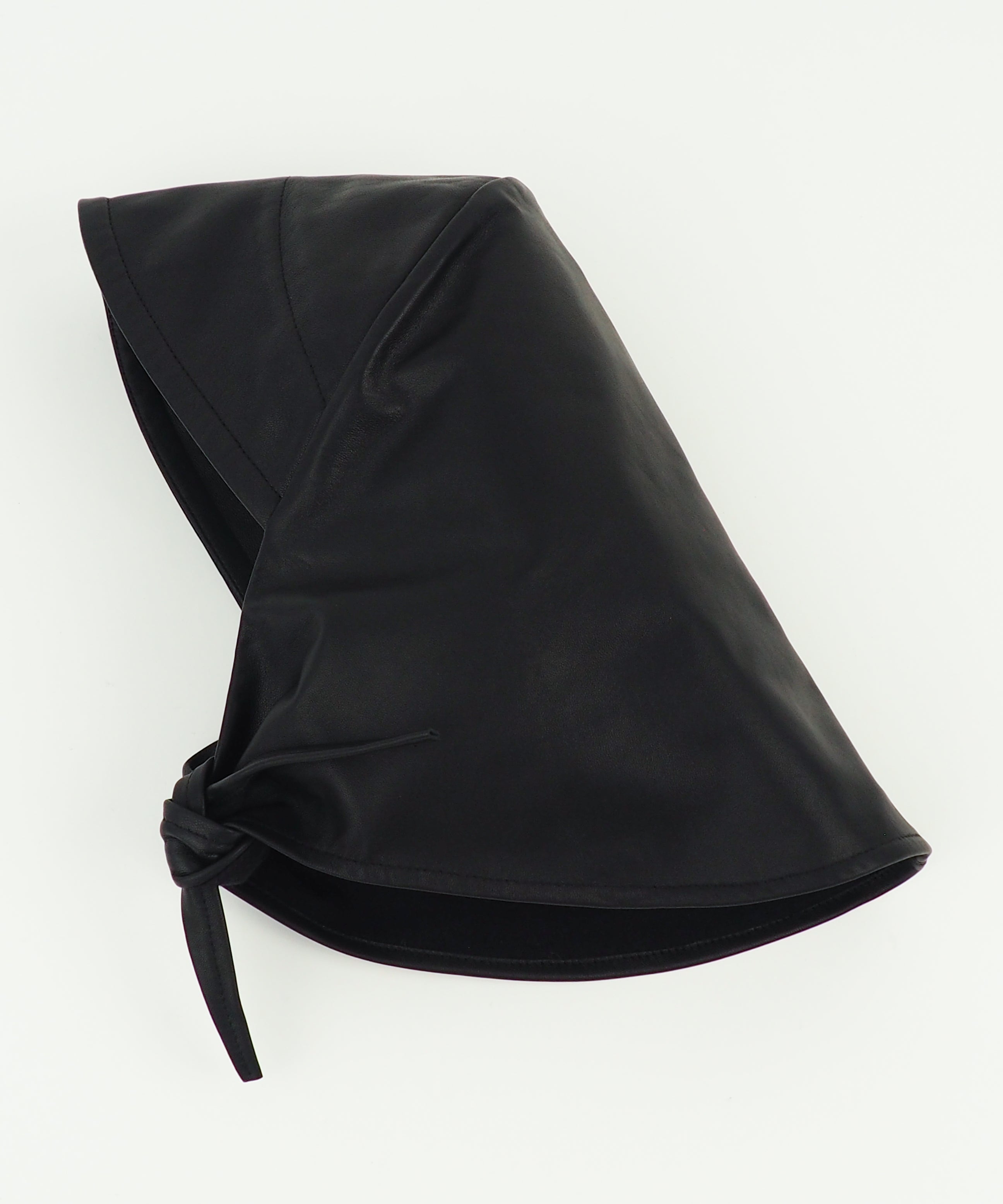 Bonnet in Black Lambskin - CLYDE