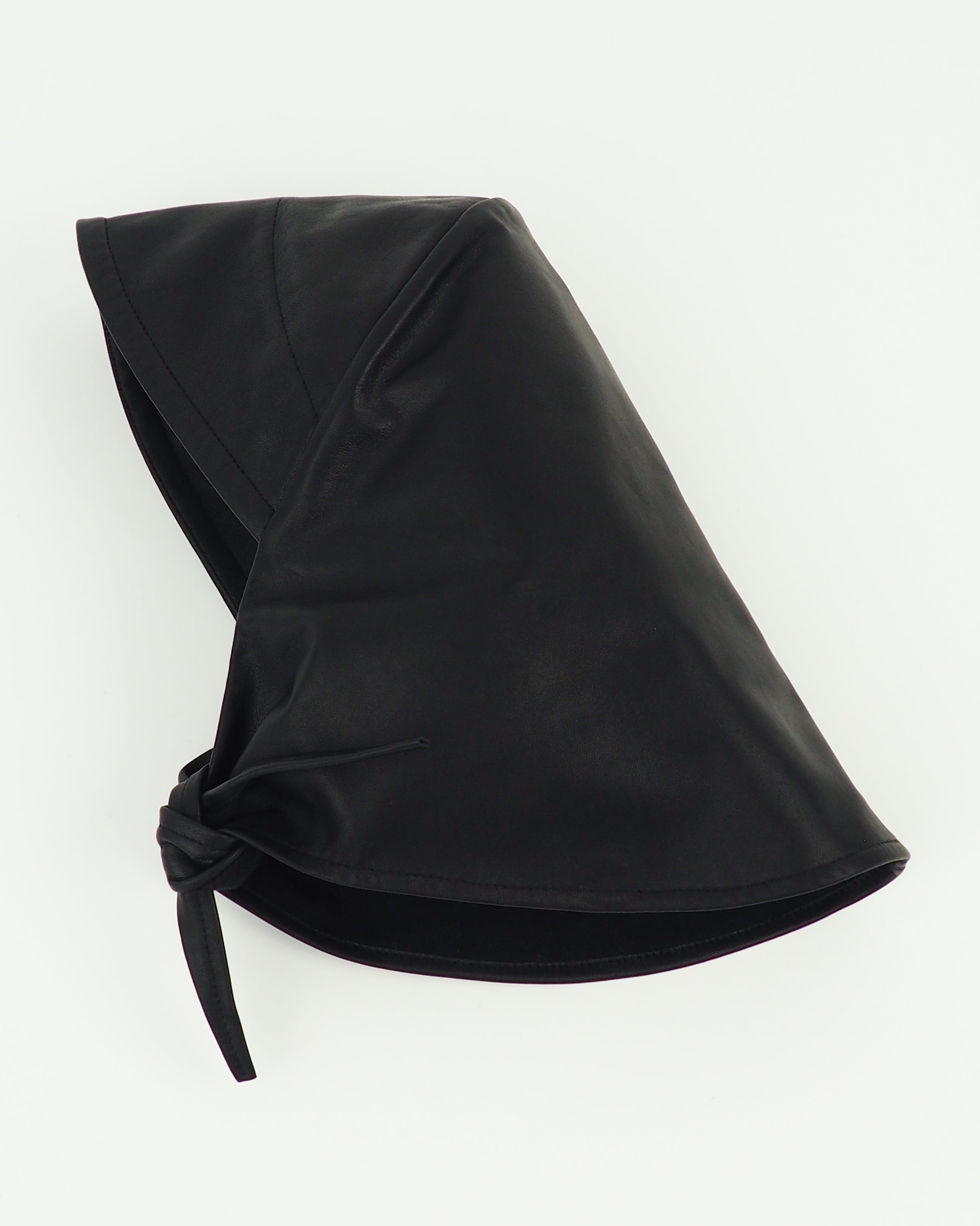 Bonnet in Black Lambskin - CLYDE