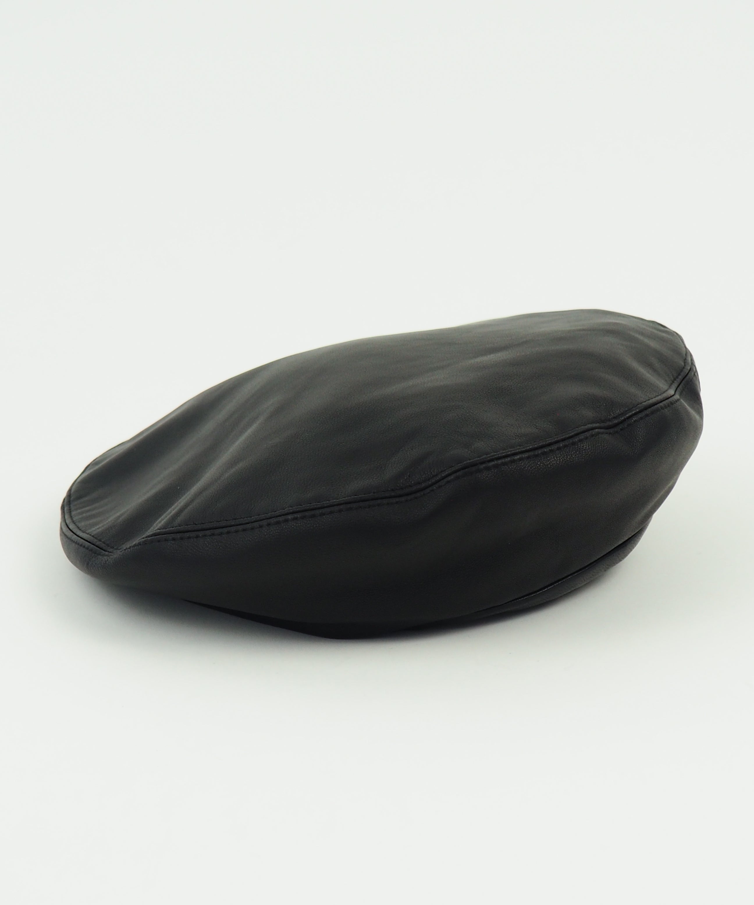 Lambskin Beret in Black - CLYDE