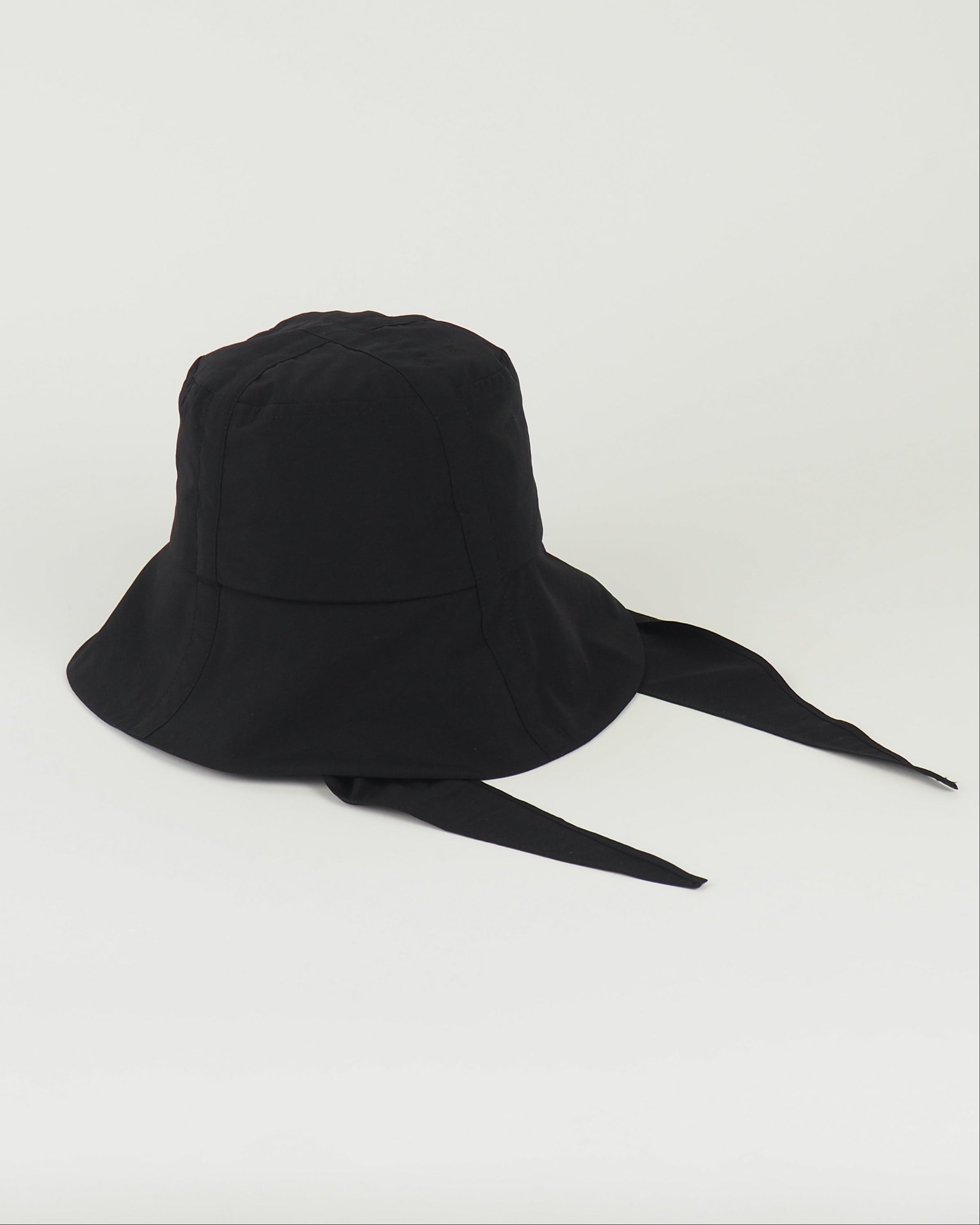 Swim Bucket in Black - CLYDE