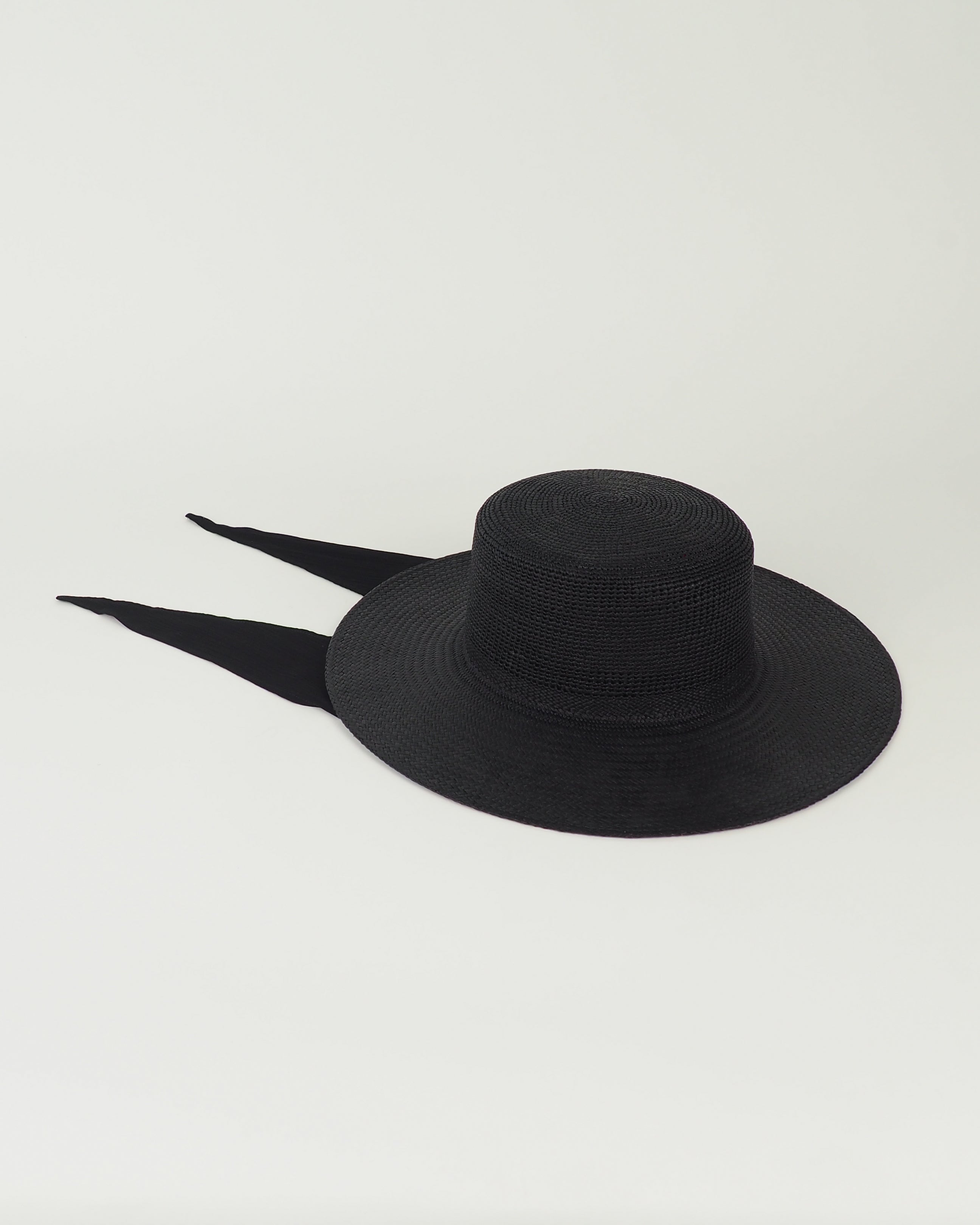 Cielo Hat w. Shade in Black Toquilla Straw - CLYDE