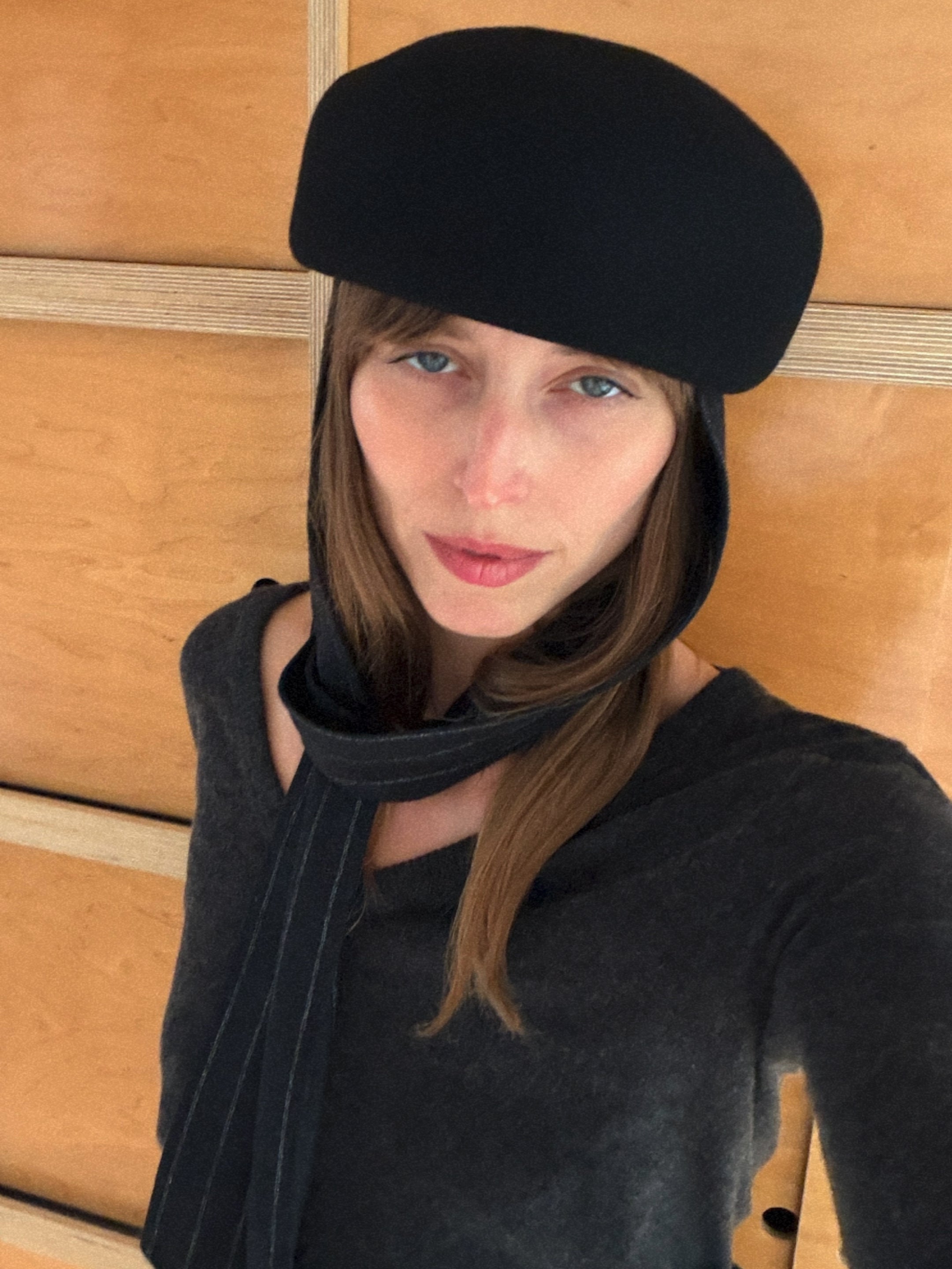 Jeanie Hat with Neck Scarves in Black - CLYDE