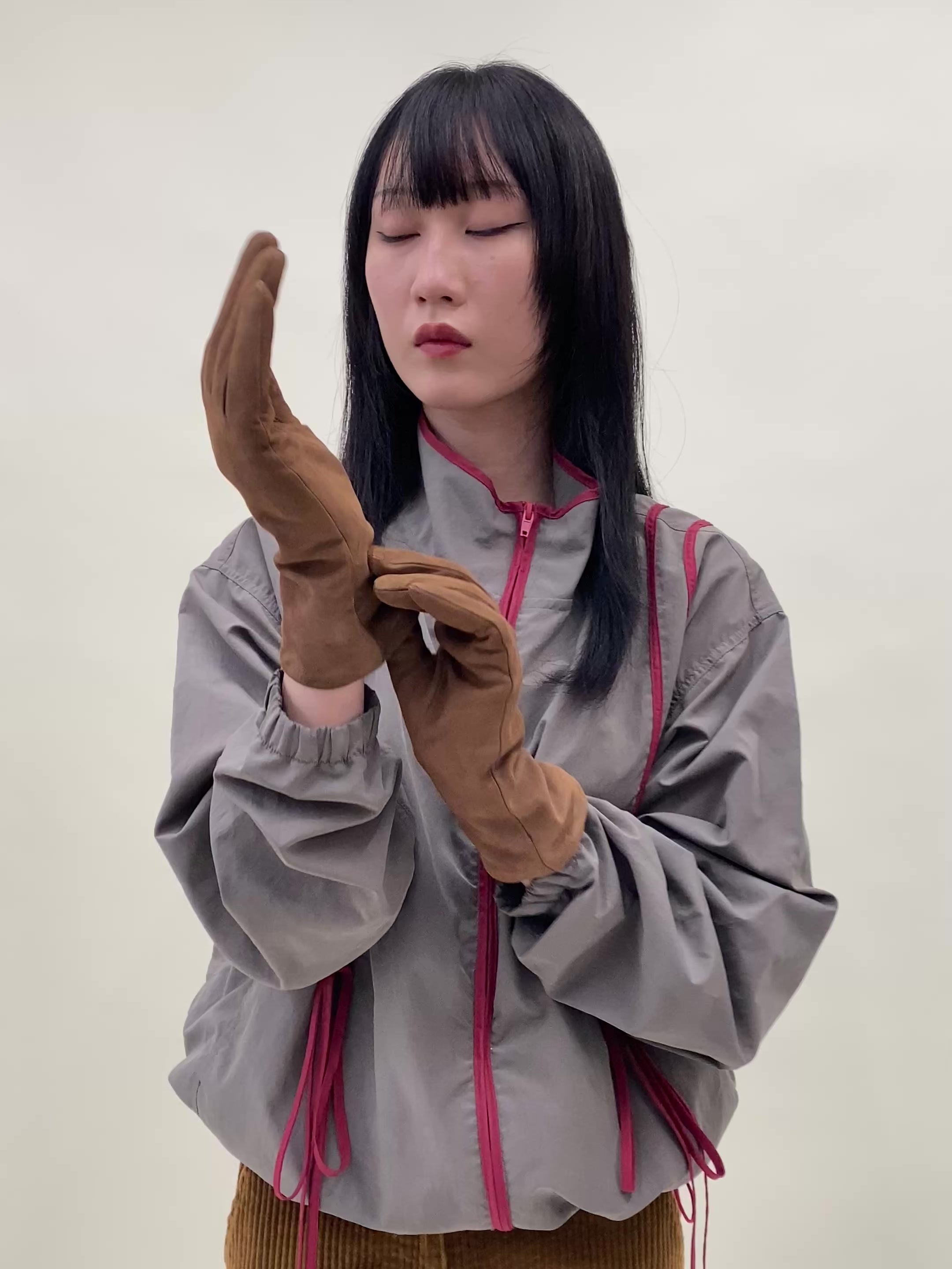 Classic Gloves in Fawn Suede Lambskin - CLYDE