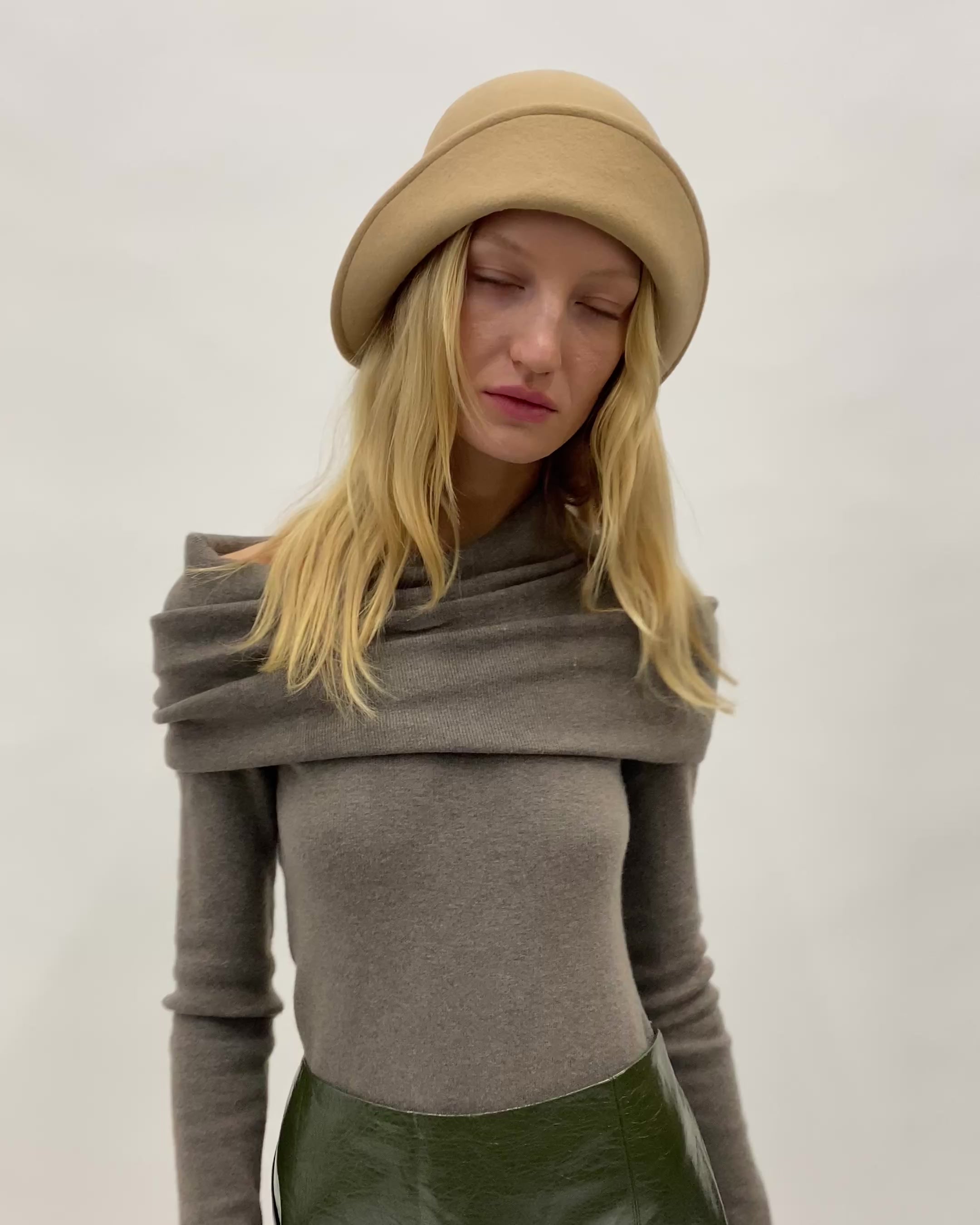 Crown Hat in Camel Wool - CLYDE