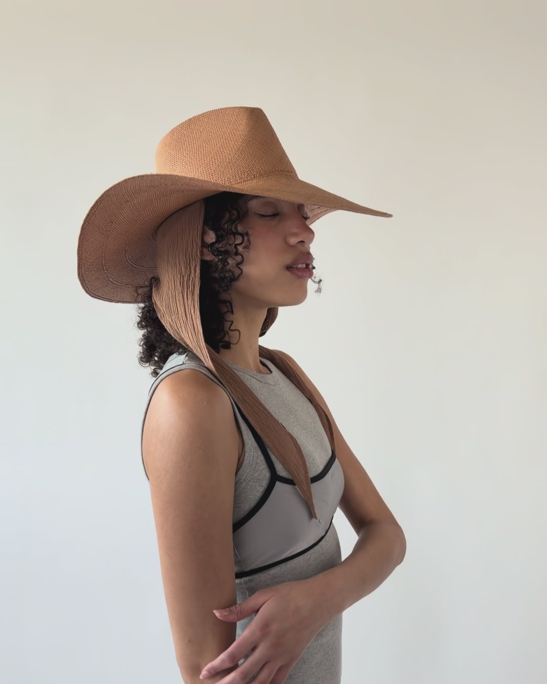 Caro Hat in Umber Brown w. Neck Shade - CLYDE