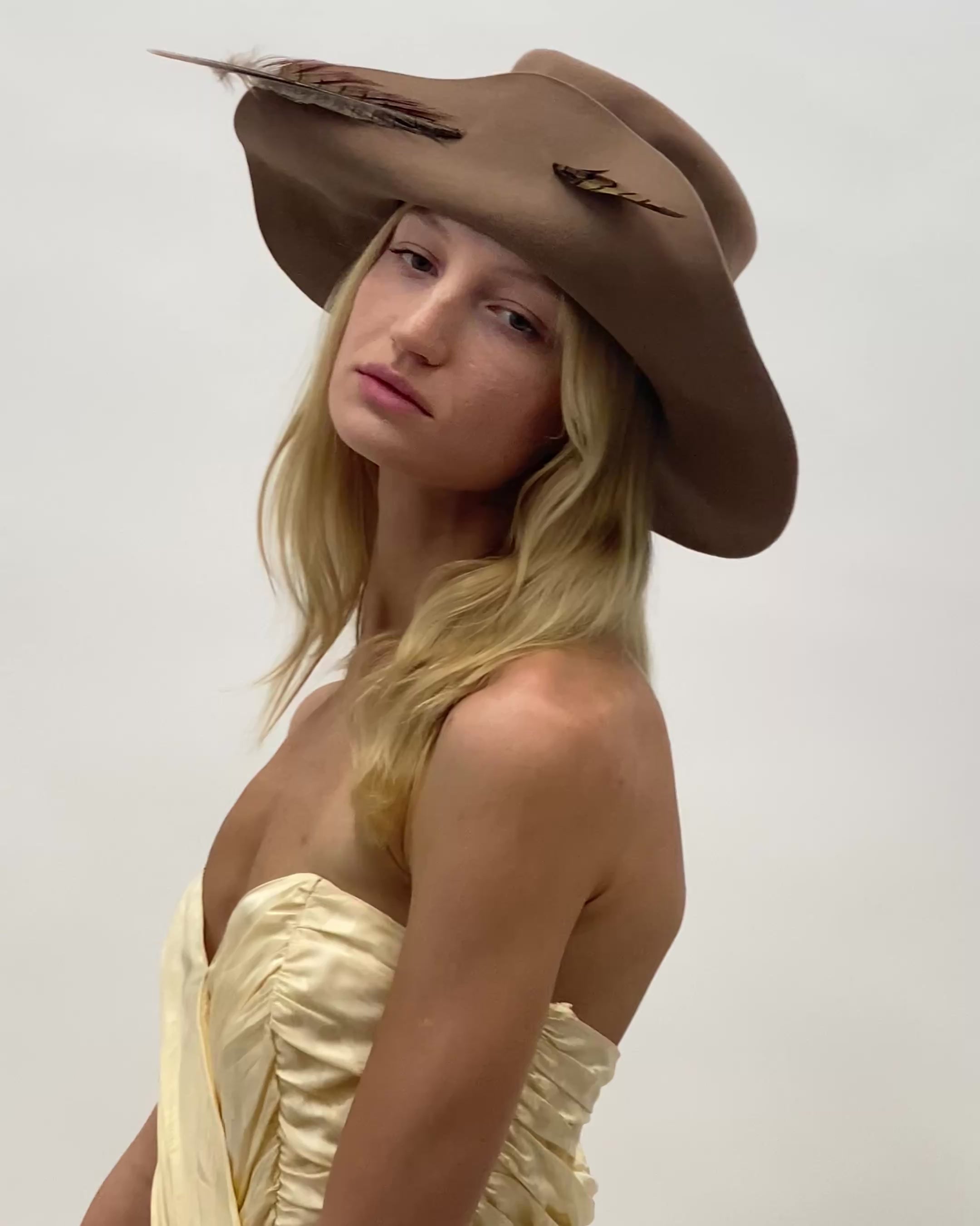 Plume Hat in Mink Velour Felt - CLYDE