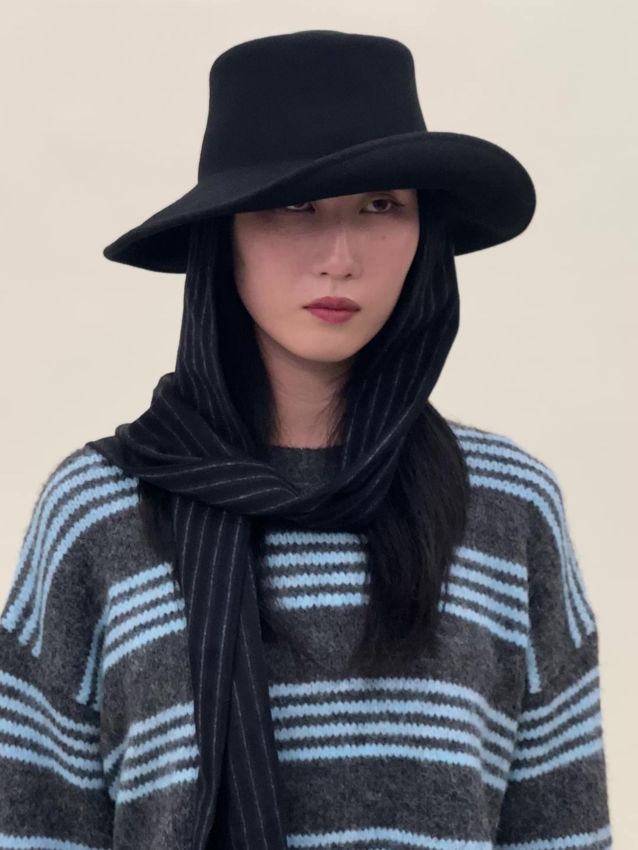 Gambler Hat in Black Wool w. Pinstripe Scarf - CLYDE